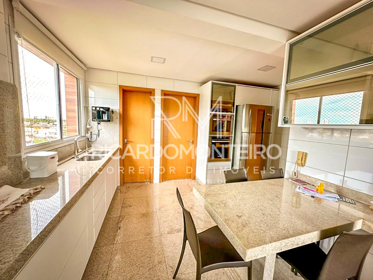 Apartamento à venda com 4 quartos, 246m² - Foto 6