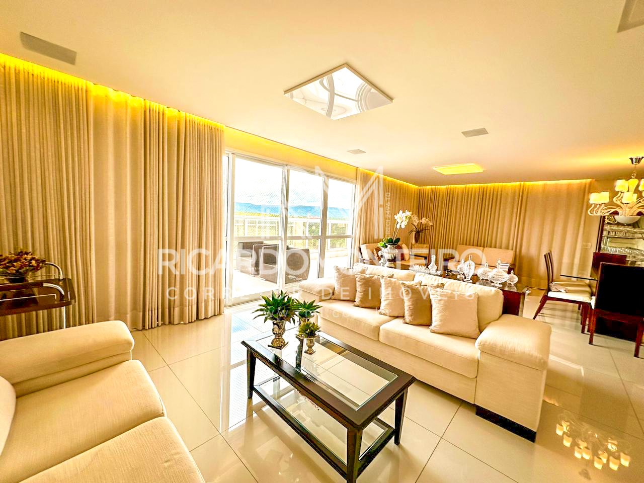 Apartamento à venda com 4 quartos, 246m² - Foto 1