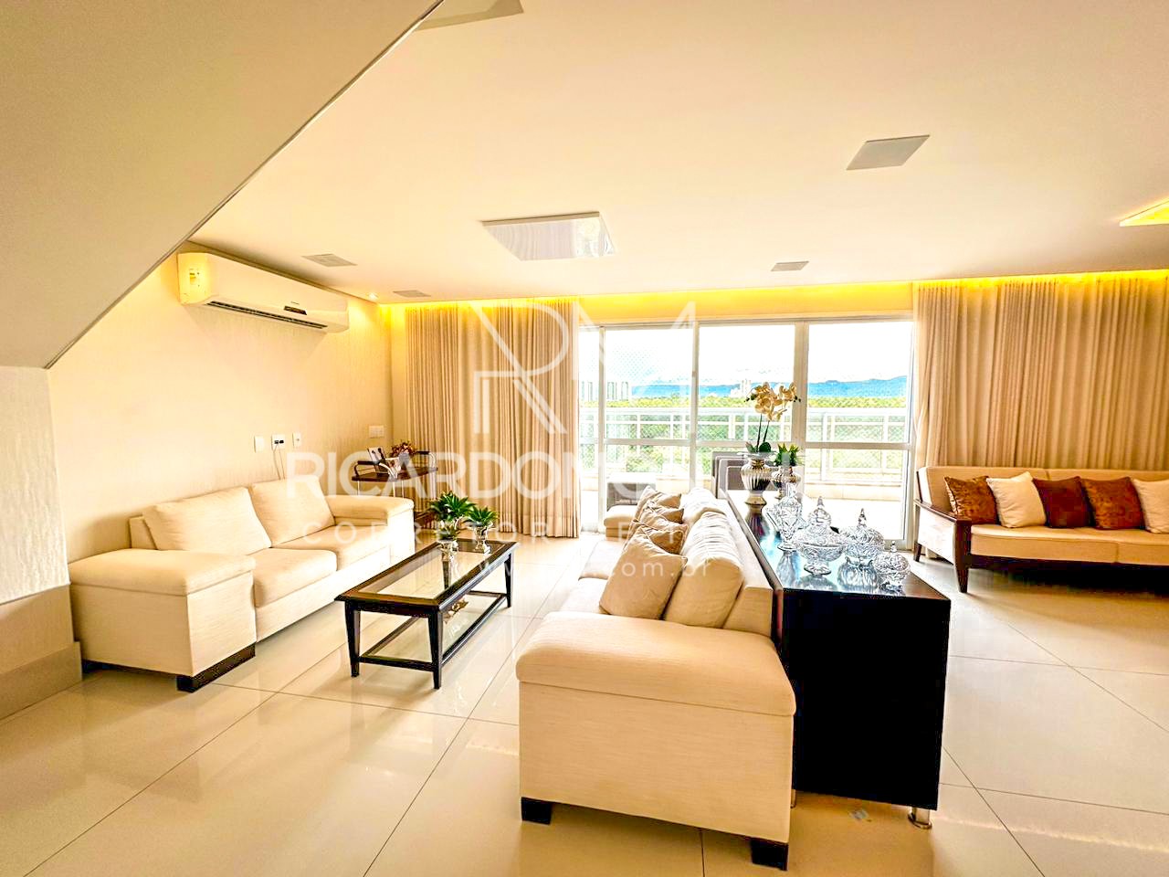 Apartamento à venda com 4 quartos, 246m² - Foto 4
