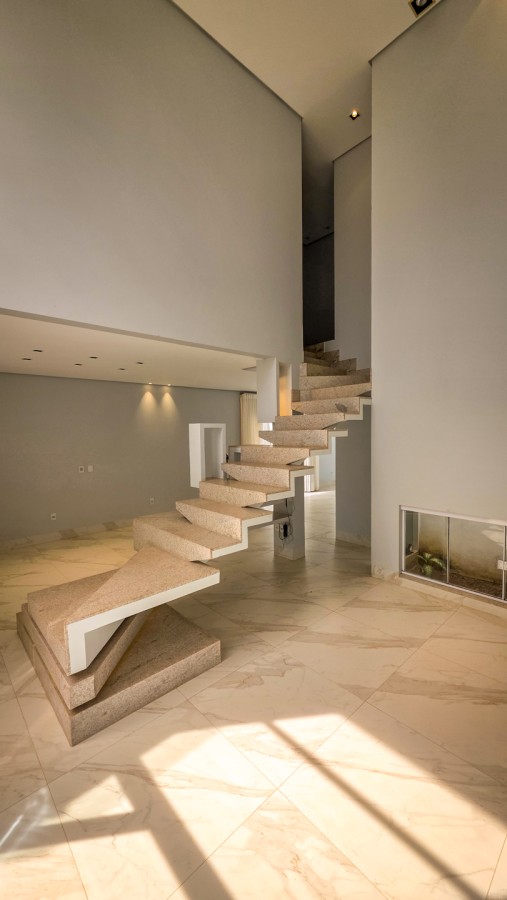 Casa para alugar com 5 quartos, 360m² - Foto 2